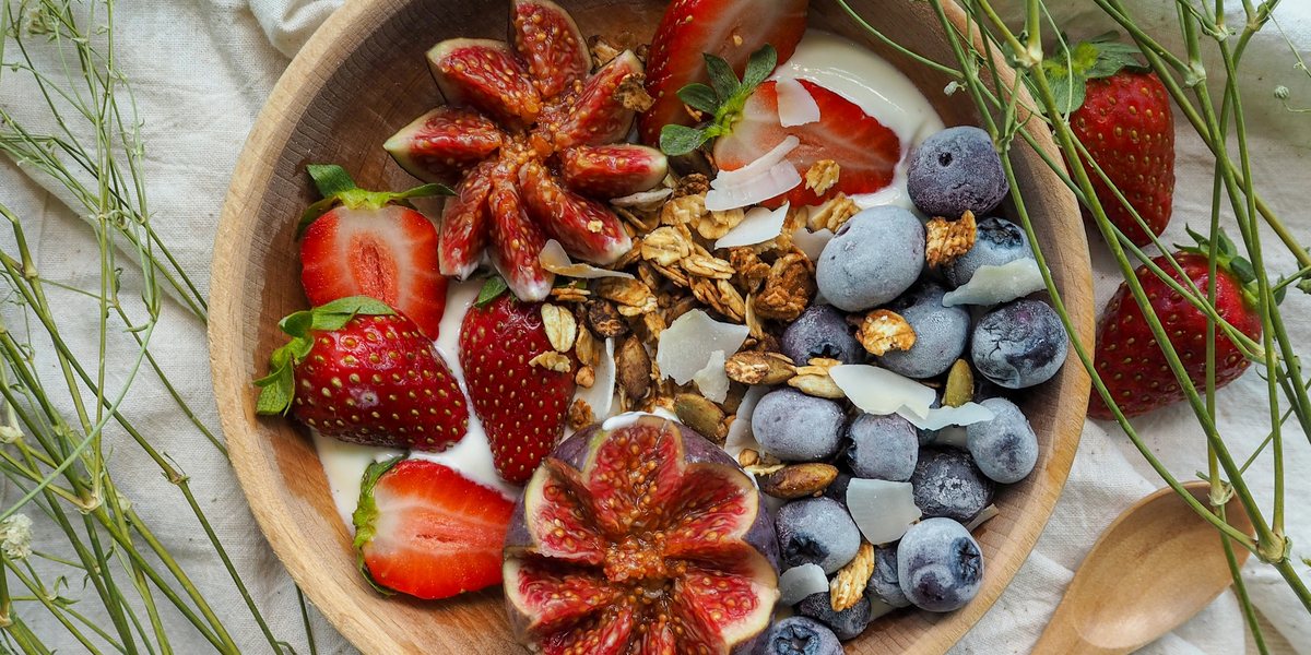 Mindful Eating: How Slowing Down at Meals Supports Digestion and Mood